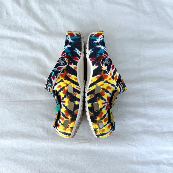 SOLD ON DEPOP 🎀 CHINATOWN MARKET GRATEFUL DEAD CROCS - Picture 3 of 4